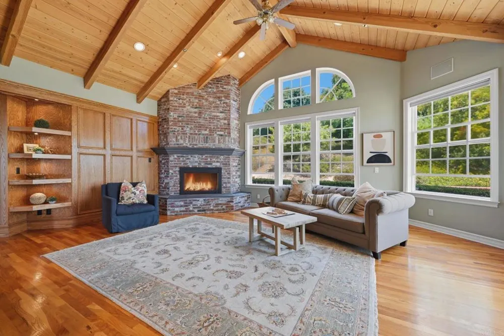 2292 Dos Lomas Fallbrook, CA 92028