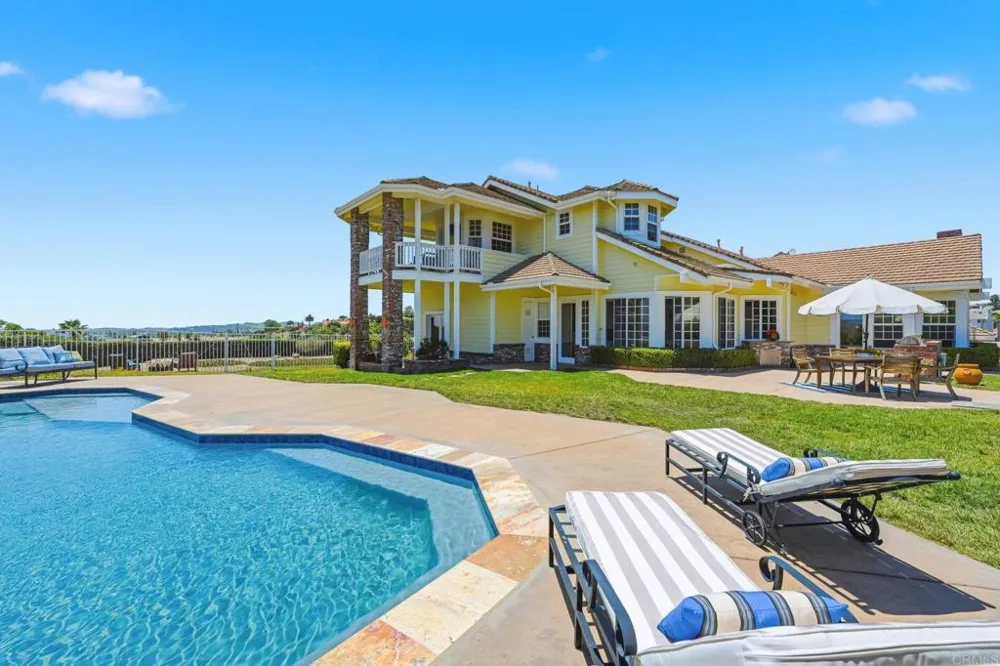 2292 Dos Lomas Fallbrook, CA 92028