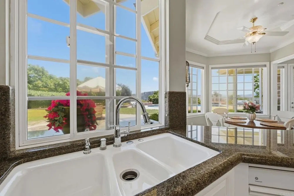 2292 Dos Lomas Fallbrook, CA 92028