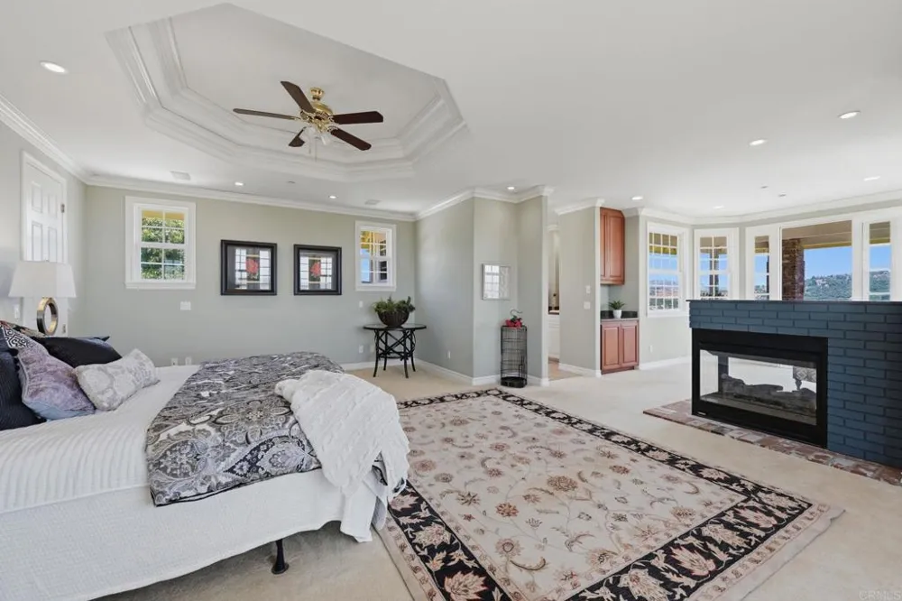 2292 Dos Lomas Fallbrook, CA 92028
