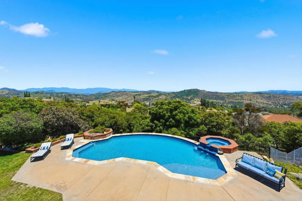 2292 Dos Lomas Fallbrook, CA 92028