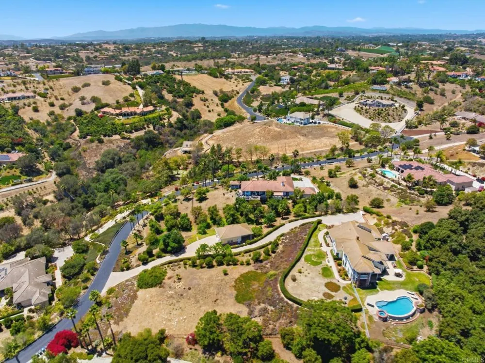 2292 Dos Lomas Fallbrook, CA 92028
