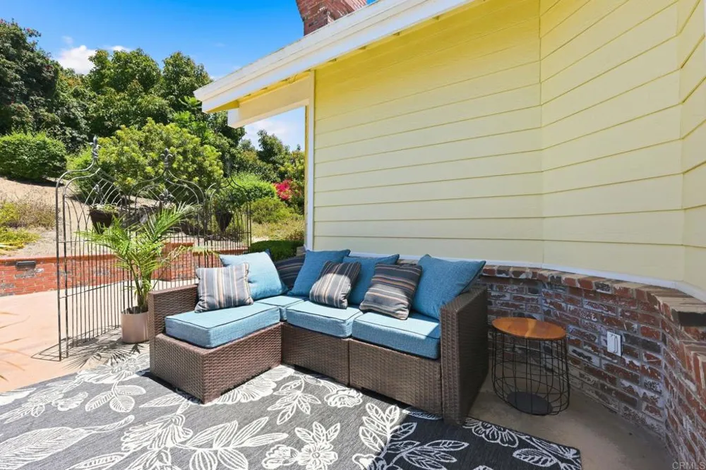 2292 Dos Lomas Fallbrook, CA 92028