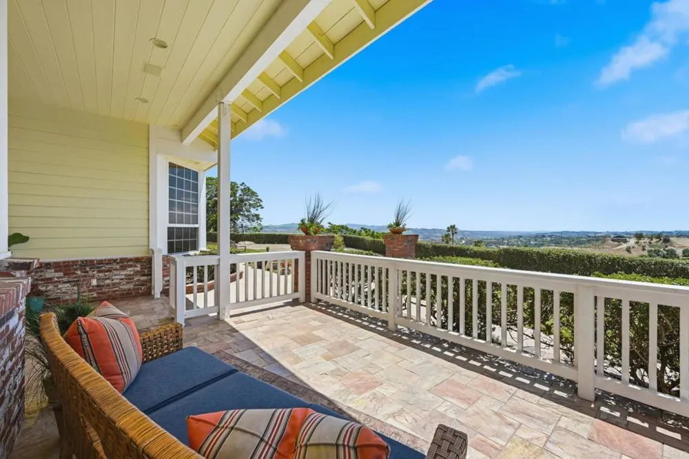 2292 Dos Lomas Fallbrook, CA 92028