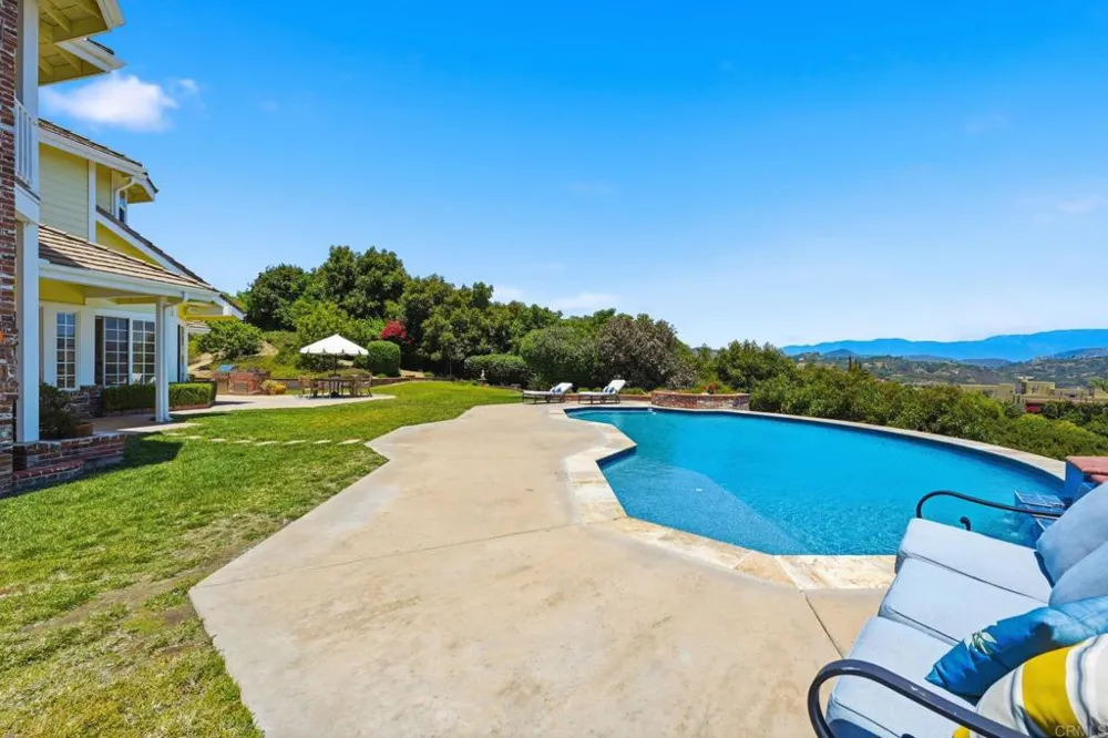 2292 Dos Lomas Fallbrook, CA 92028