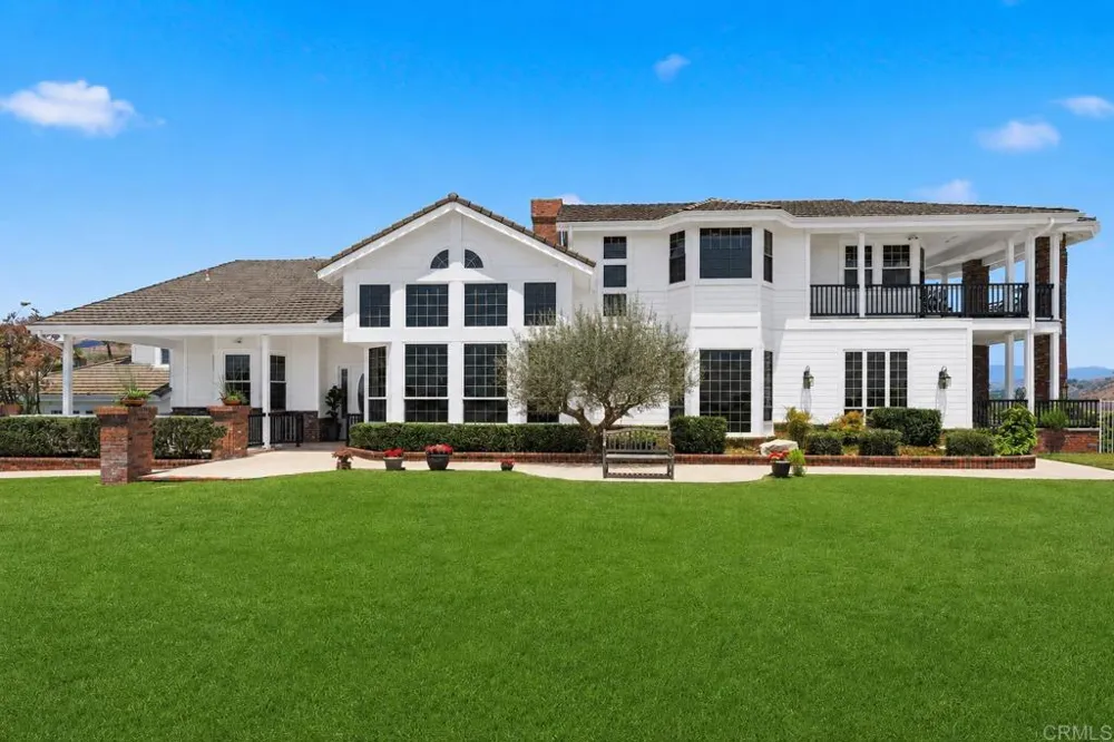 2292 Dos Lomas Fallbrook, CA 92028