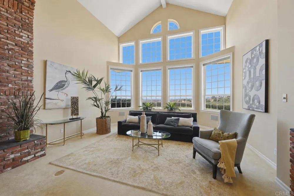 2292 Dos Lomas Fallbrook, CA 92028