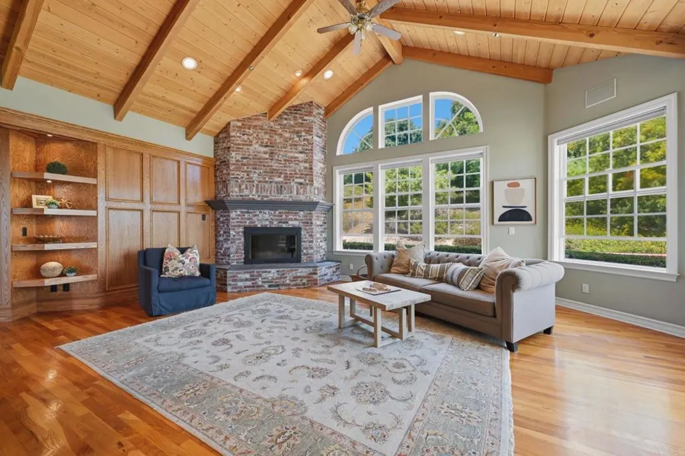 2292 Dos Lomas Fallbrook, CA 92028