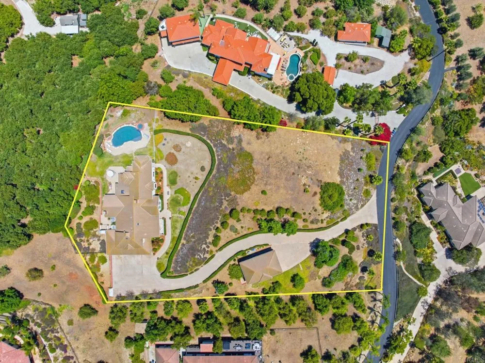 2292 Dos Lomas Fallbrook, CA 92028