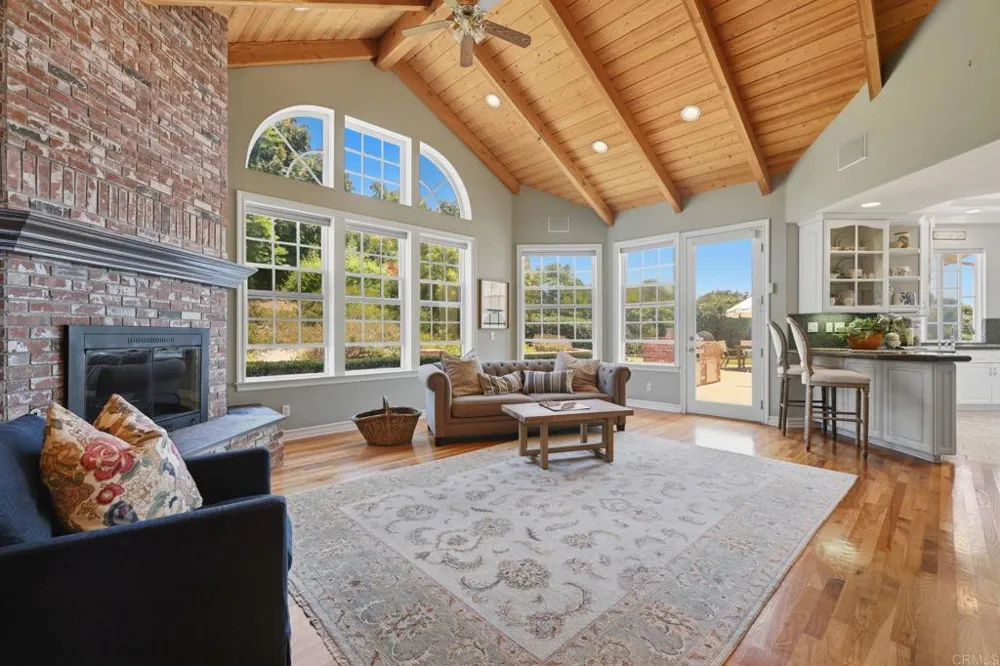 2292 Dos Lomas Fallbrook, CA 92028
