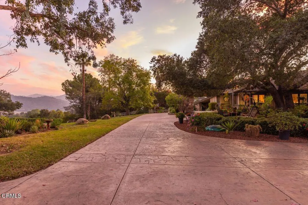 10681 Encino Drive Oak View, CA 93022