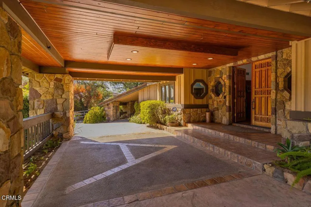 10681 Encino Drive Oak View, CA 93022