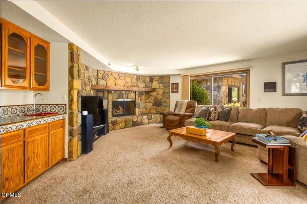 10681 Encino Drive Oak View, CA 93022