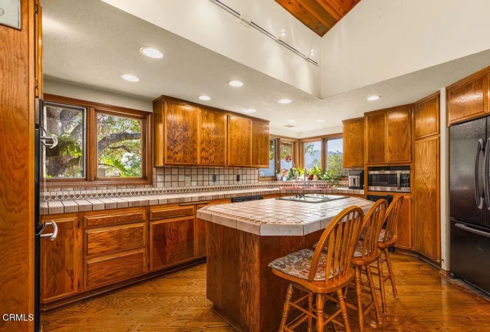 10681 Encino Drive Oak View, CA 93022