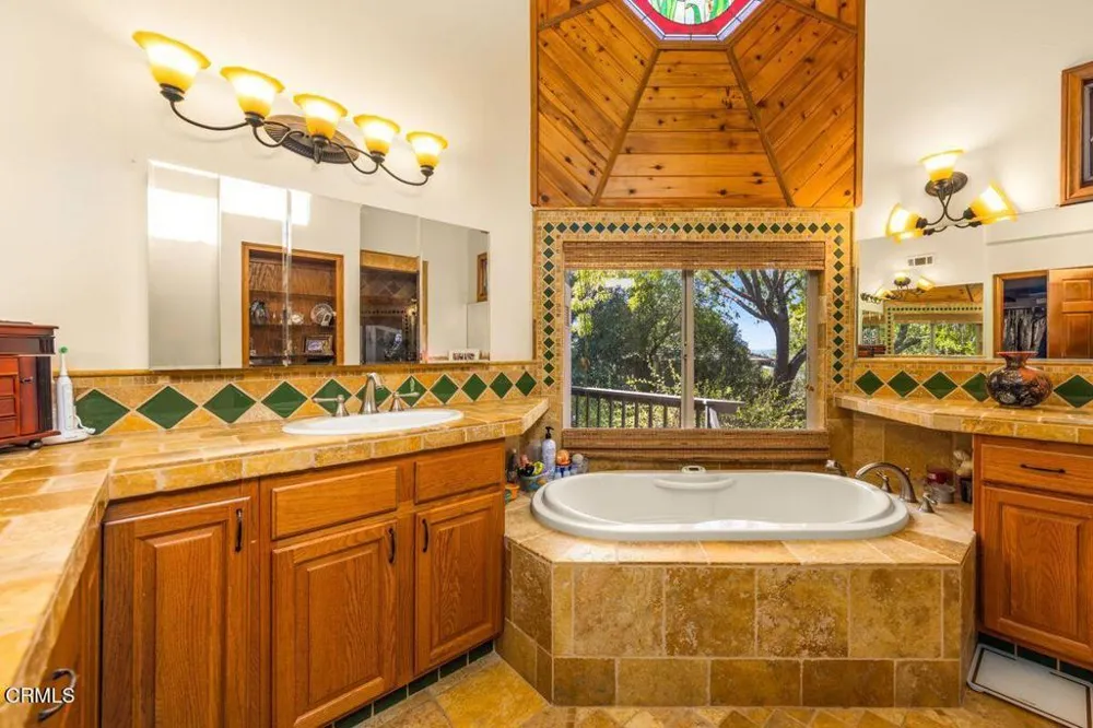 10681 Encino Drive Oak View, CA 93022