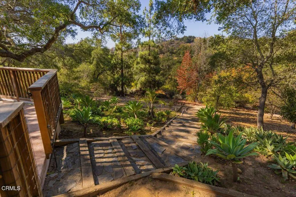 10681 Encino Drive Oak View, CA 93022