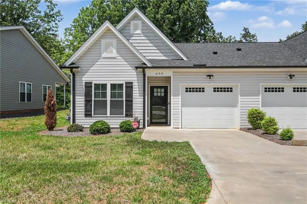 694 W Lee Avenue Yadkinville, NC 27055
