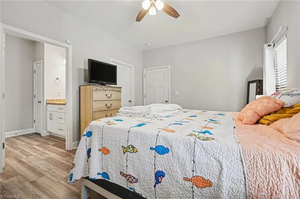 694 W Lee Avenue Yadkinville, NC 27055