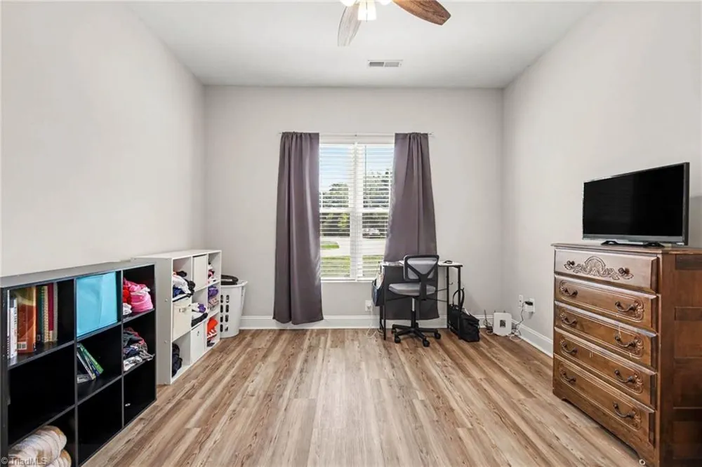 694 W Lee Avenue Yadkinville, NC 27055
