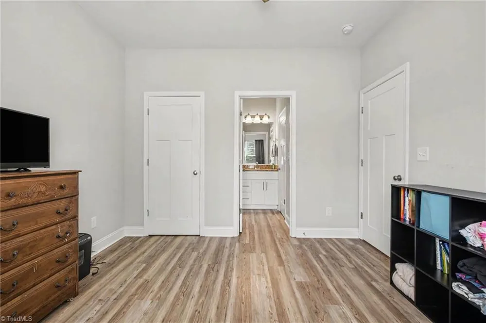 694 W Lee Avenue Yadkinville, NC 27055