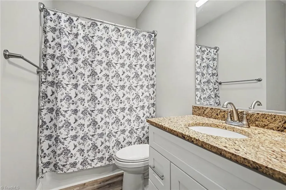 694 W Lee Avenue Yadkinville, NC 27055