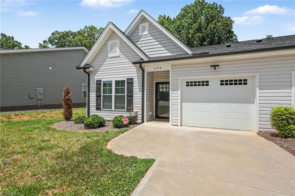 694 W Lee Avenue Yadkinville, NC 27055