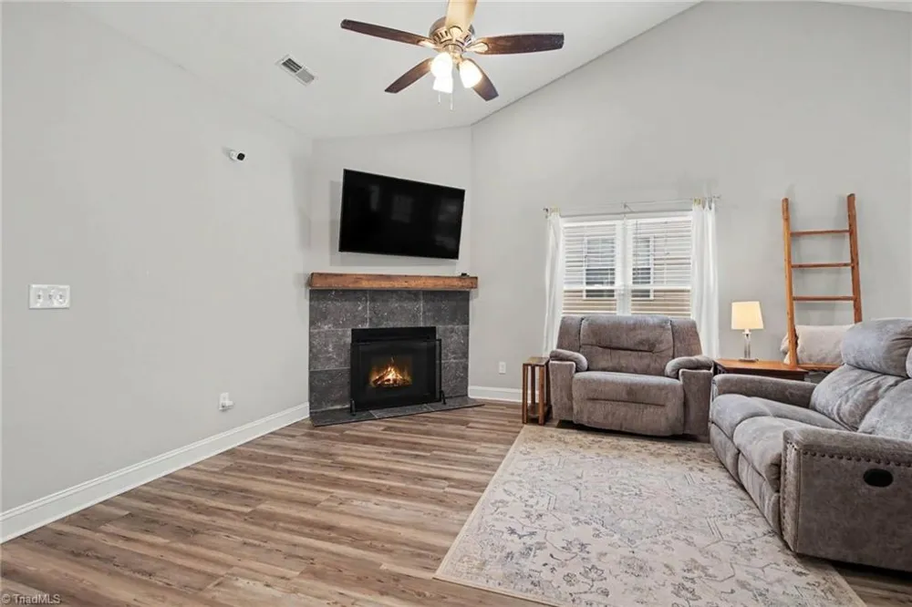 694 W Lee Avenue Yadkinville, NC 27055