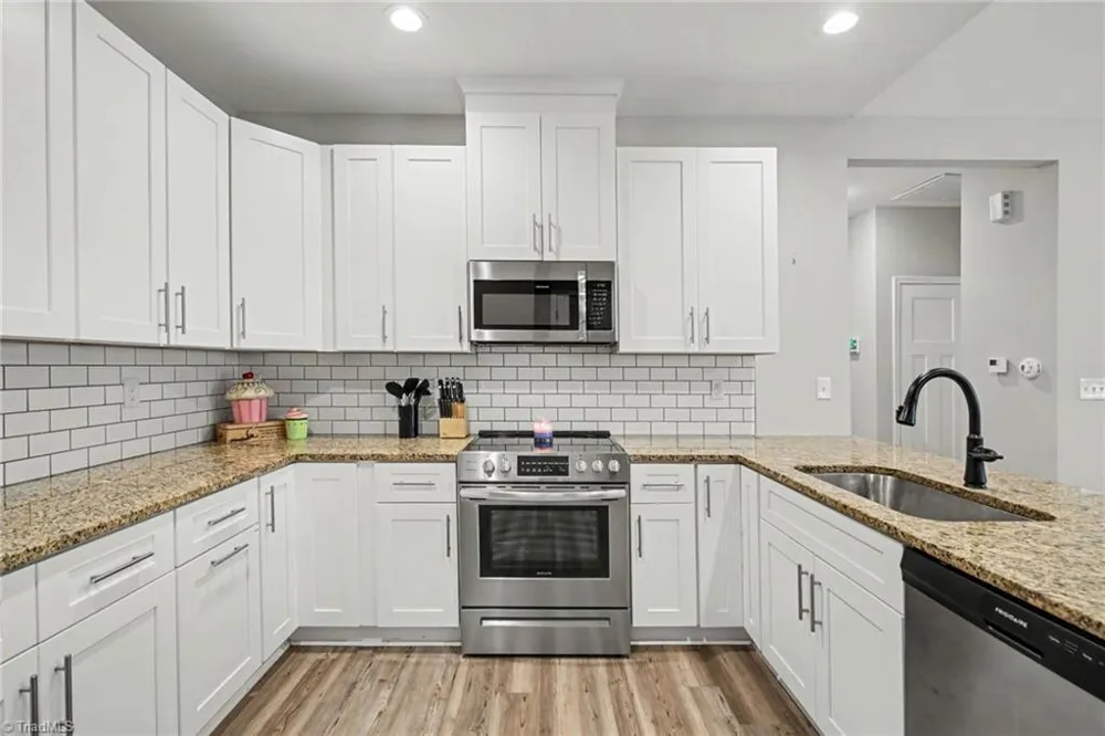 694 W Lee Avenue Yadkinville, NC 27055