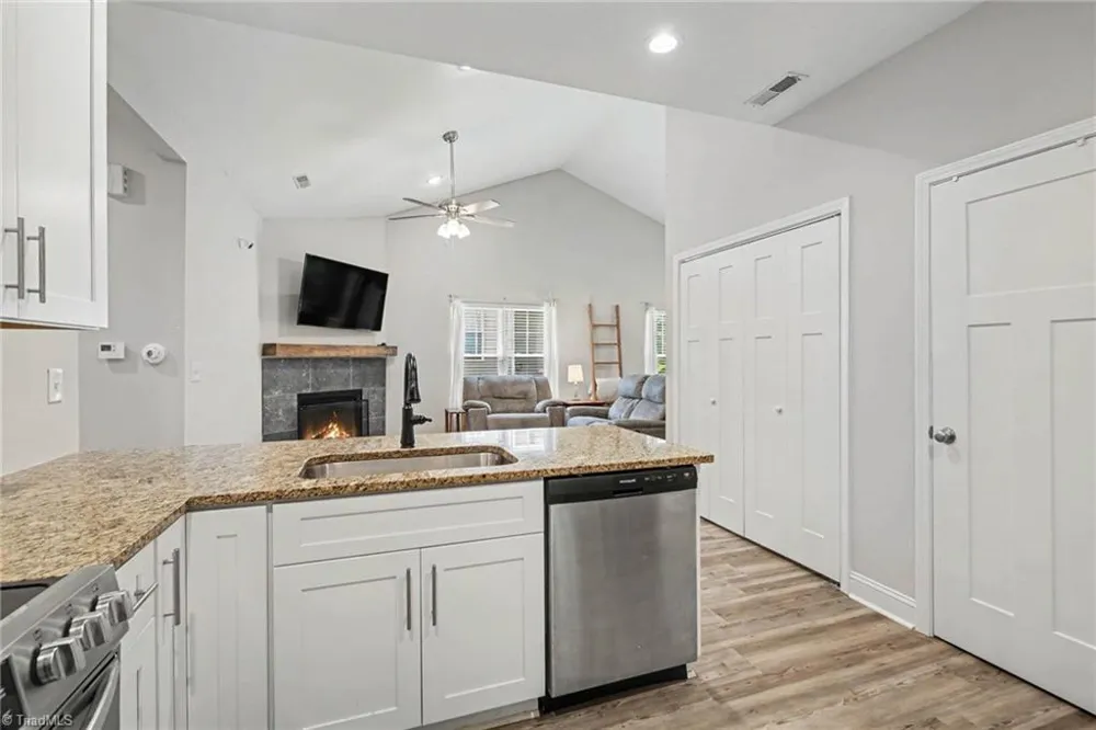 694 W Lee Avenue Yadkinville, NC 27055