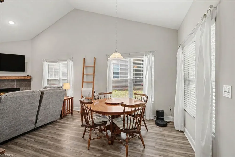 694 W Lee Avenue Yadkinville, NC 27055