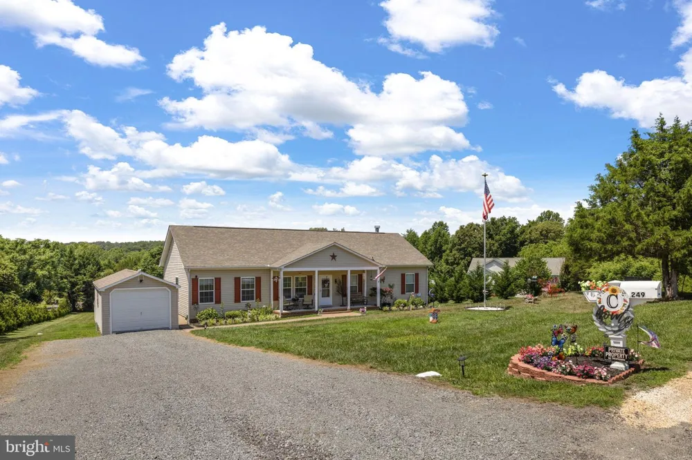249 DERBY LANE Louisa, VA 23093