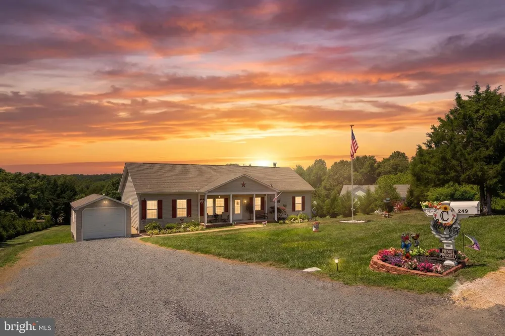 249 DERBY LANE Louisa, VA 23093