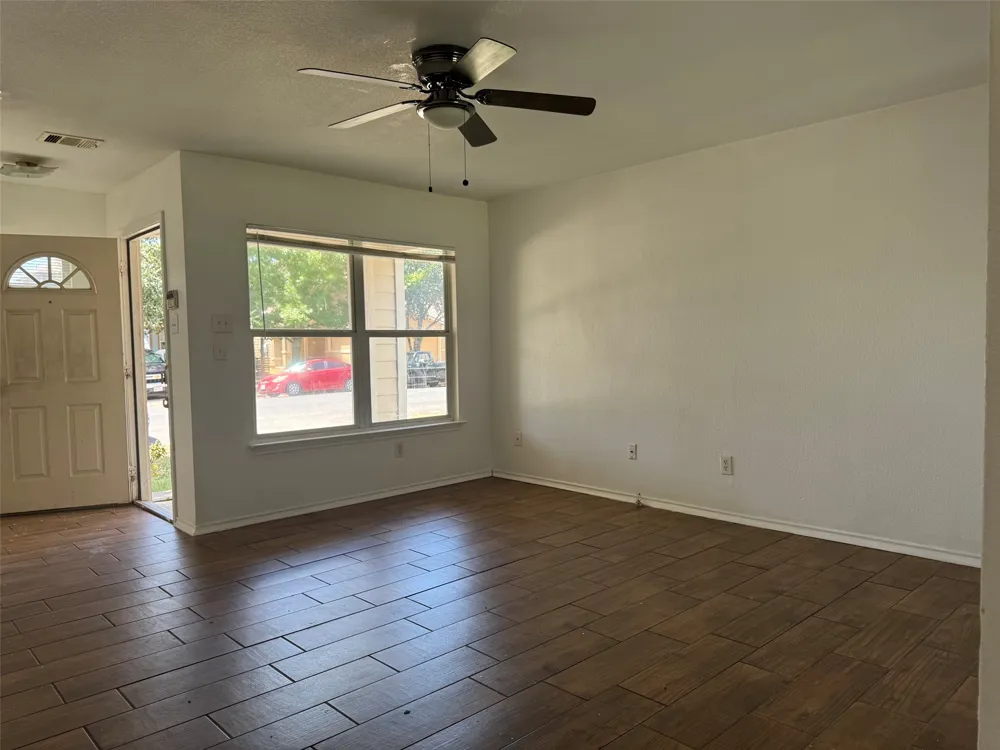 13524 Coomes Drive Del Valle, TX 78617