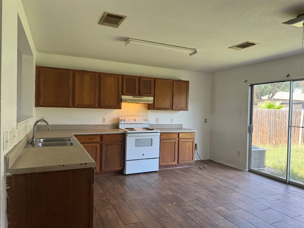 13524 Coomes Drive Del Valle, TX 78617