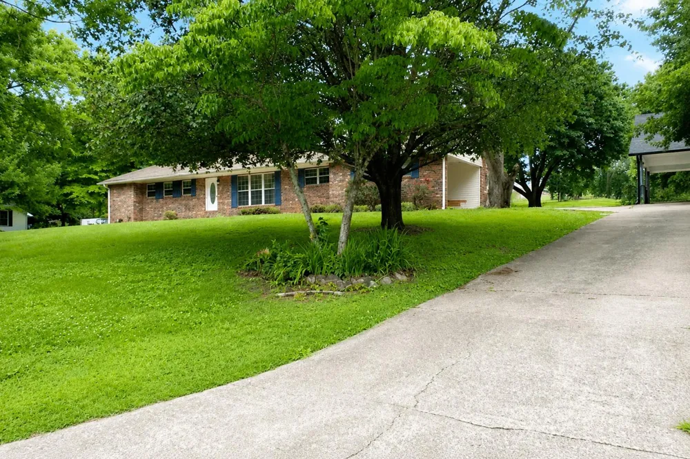 814 Cedar Springs Road Athens, TN 37303