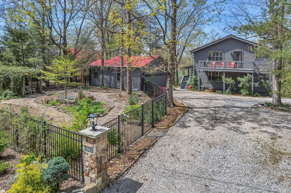 1841 Laurel Lake Drive Monteagle, TN 37356