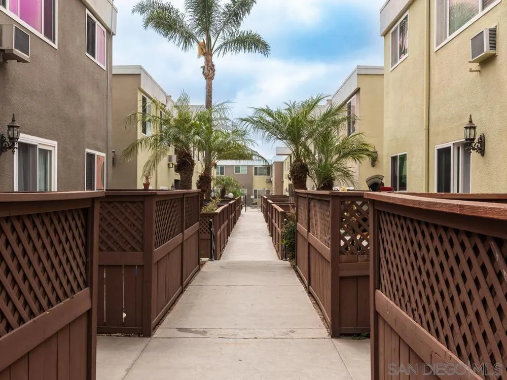 6666 Beadnell Way #6 San Diego, CA 92117