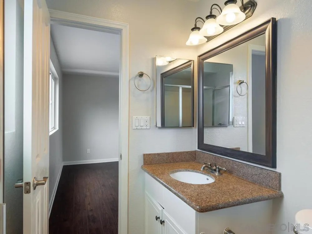 6666 Beadnell Way #6 San Diego, CA 92117