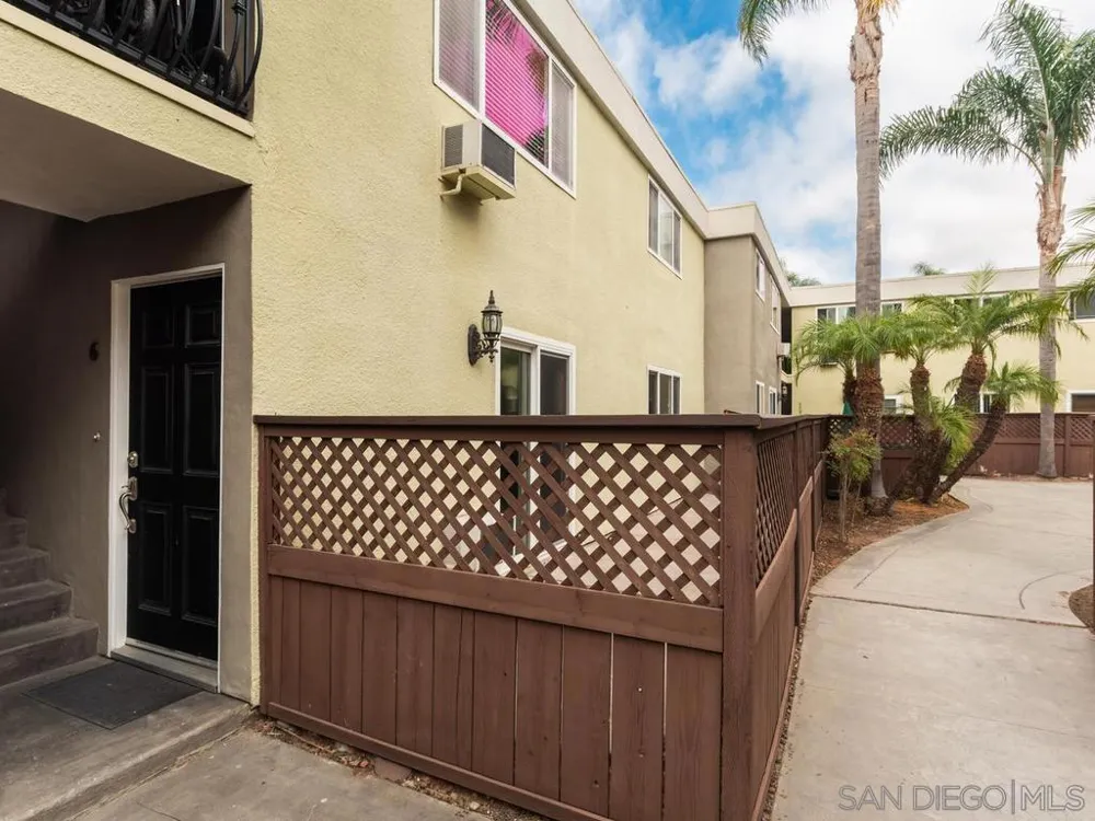 6666 Beadnell Way #6 San Diego, CA 92117