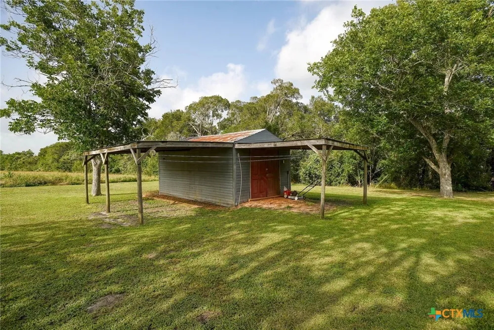 2179 US Highway 90a Shiner, TX 77984