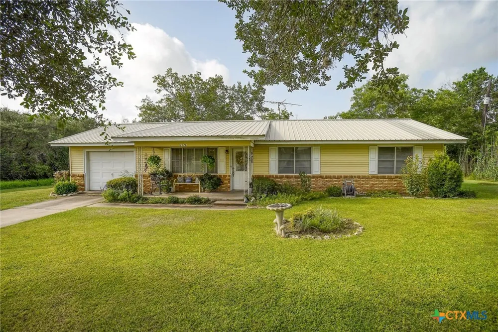 2179 US Highway 90a Shiner, TX 77984