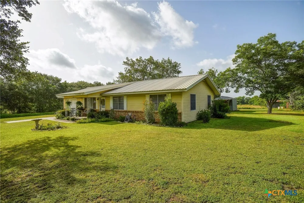 2179 US Highway 90a Shiner, TX 77984