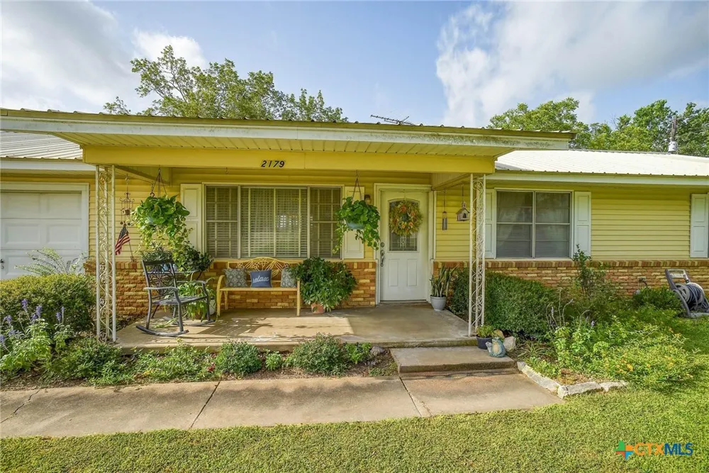 2179 US Highway 90a Shiner, TX 77984