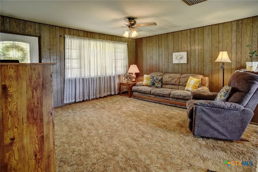 2179 US Highway 90a Shiner, TX 77984