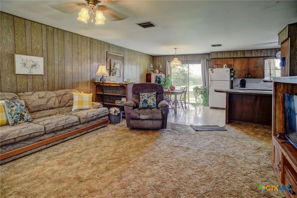 2179 US Highway 90a Shiner, TX 77984