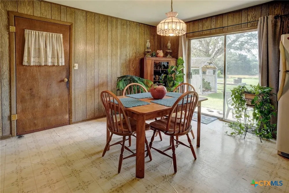 2179 US Highway 90a Shiner, TX 77984
