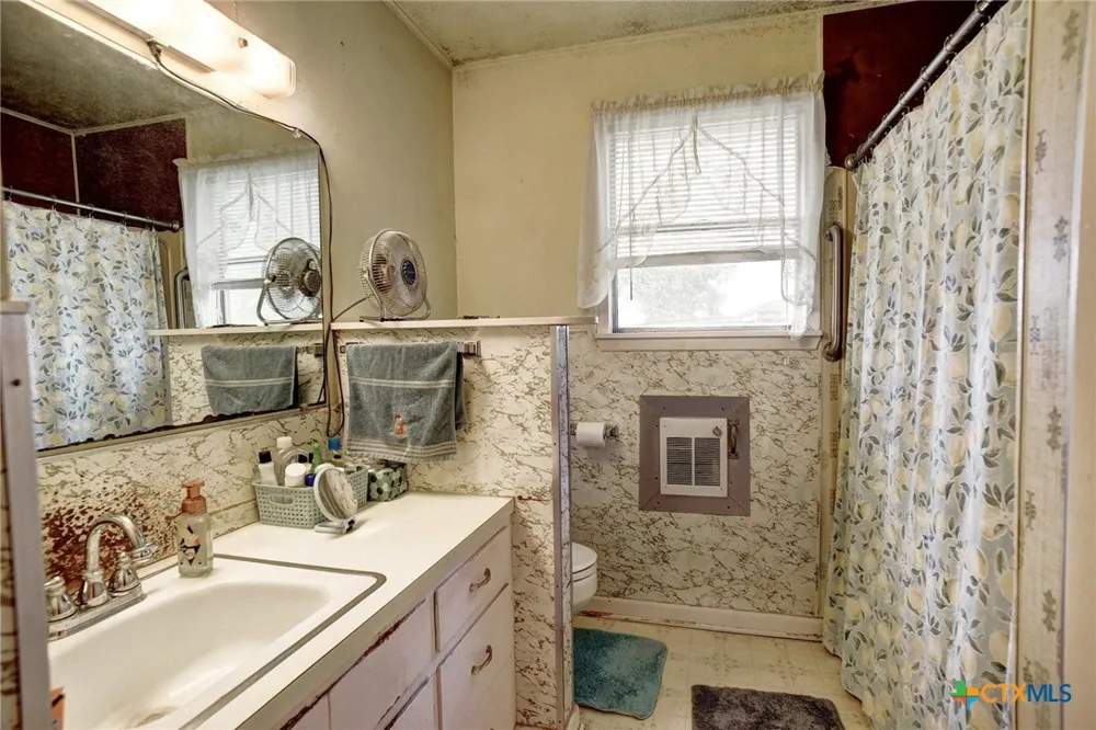 2179 US Highway 90a Shiner, TX 77984