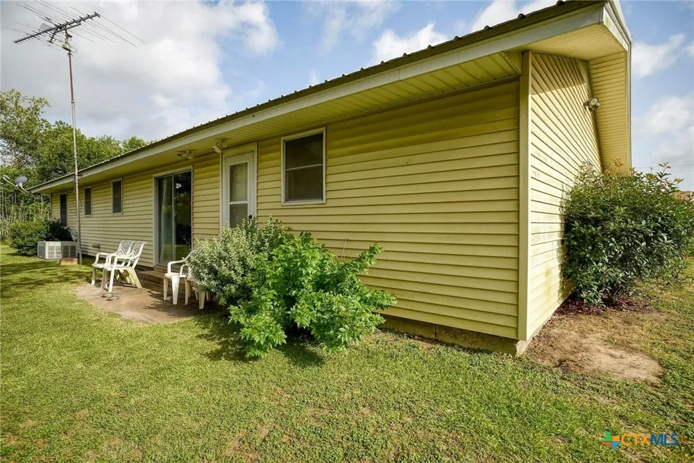 2179 US Highway 90a Shiner, TX 77984