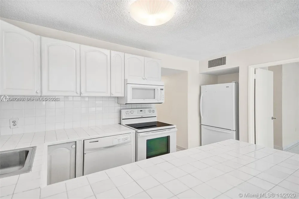 1228 West Ave #613 Miami Beach, FL 33139