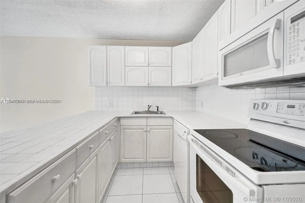 1228 West Ave #613 Miami Beach, FL 33139